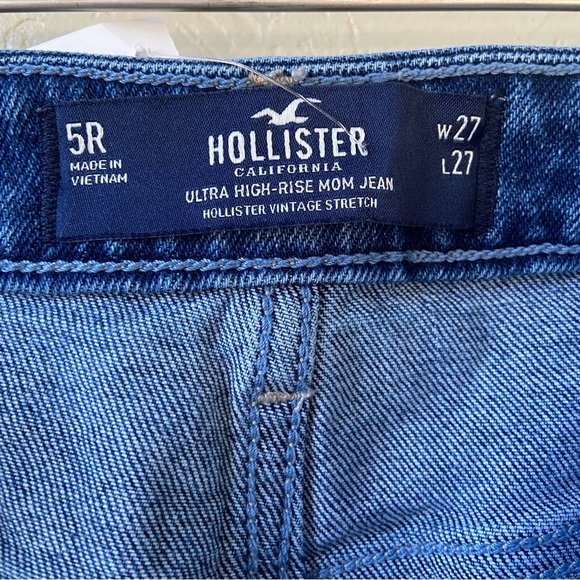 Hollister Ultra High-Rise Mom Jeans in two toned color - Picture 3 of 4